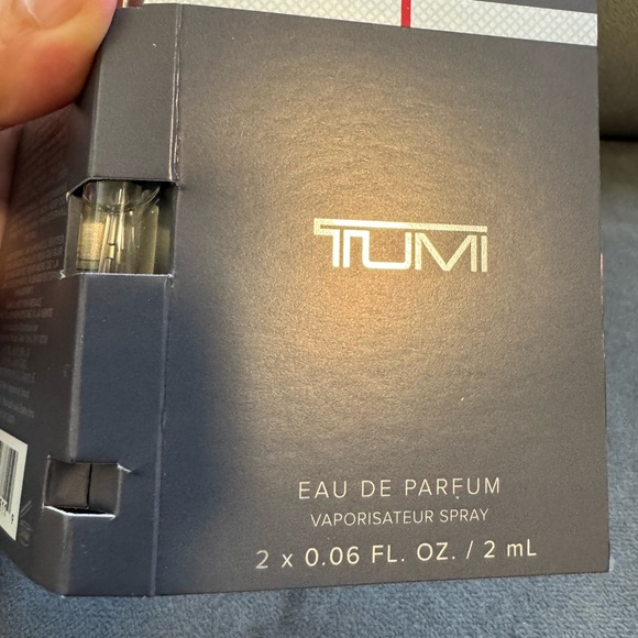 20 Tumi Eau de Parfum Spray sample - Picture 3 of 3